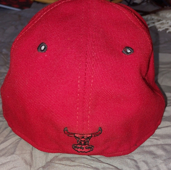 Chicago Bulls fitted cap 7 3/8 - Picture 2 of 4